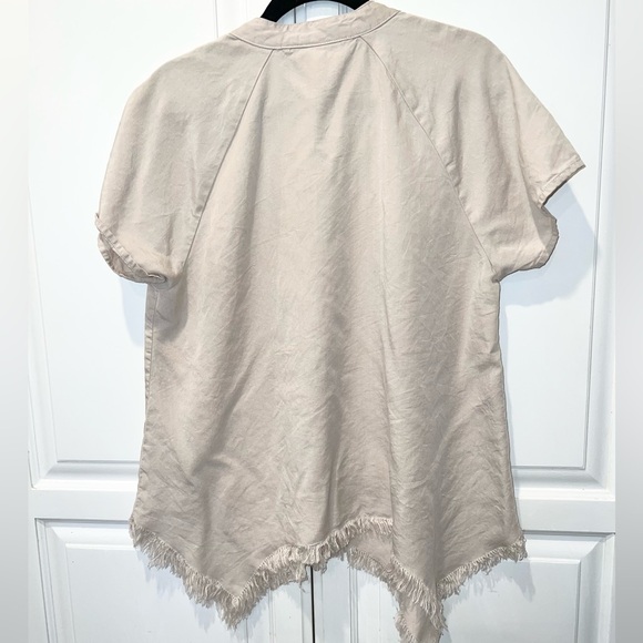 Hester and Orchard Fringed Asymmetrical Hem Light Beige Button-Down Shirt Sz Med - Picture 4 of 6